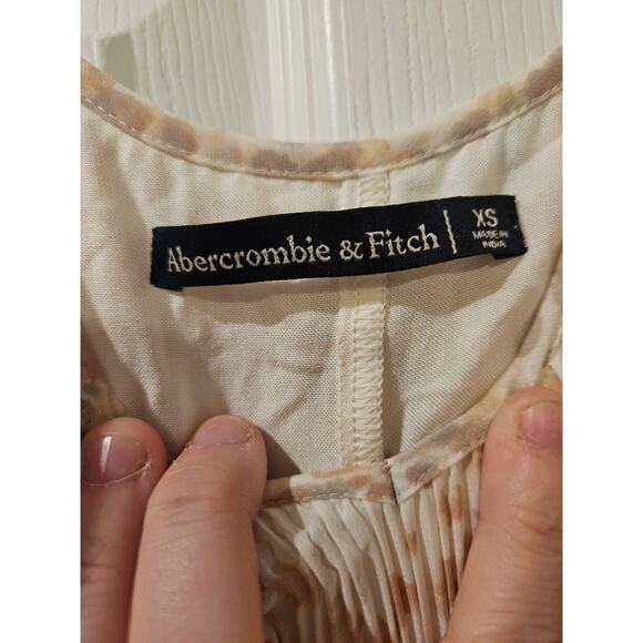 Abercrombie & Fitch Pleated Midi Dress Beige Abstract XS Sleeveless Lined NoBelt - Picture 2 of 7